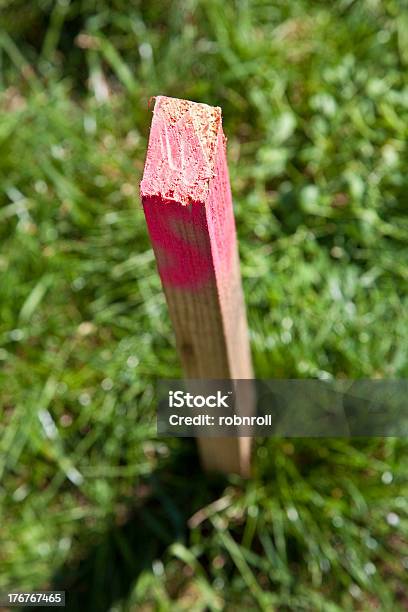 Hölzerne Pole Field Umfrage Stockfoto und mehr Bilder von Landvermesser - Landvermesser, Pfosten, Arrangieren