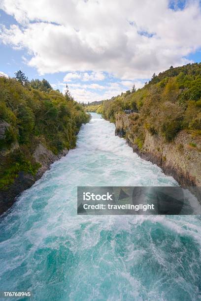 Водопад Хука Новая Зеландия — стоковые фотографии и другие картинки Без людей - Без людей, Вертикальный, Вода