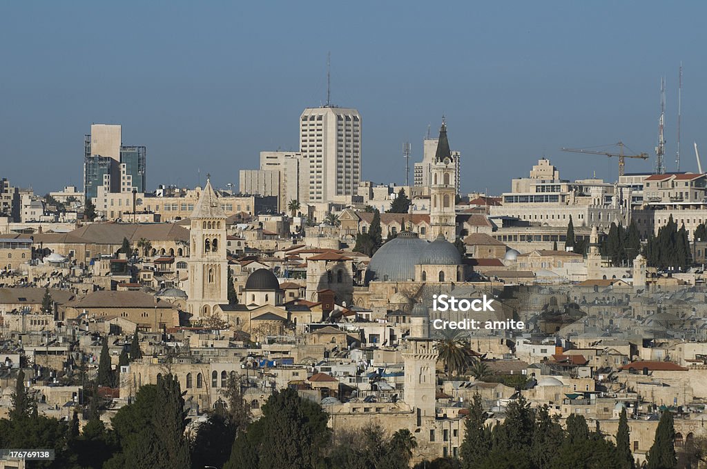 エルサレム古きよき時代と新しい街の茎 - イスラエルのロイヤリティフリーストックフォト