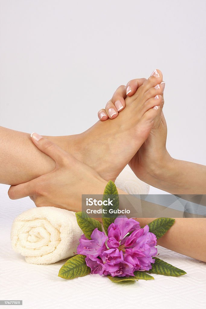 Cuidados com o corpo Massagem-pé - Foto de stock de Adulto royalty-free