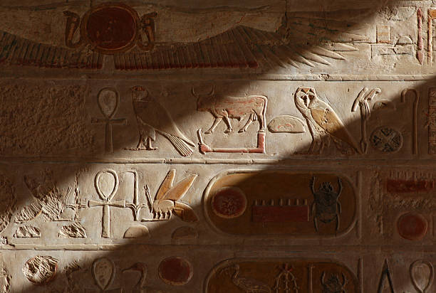египетский hieroglyphs - egyptian dynasty стоковые фото и изображения