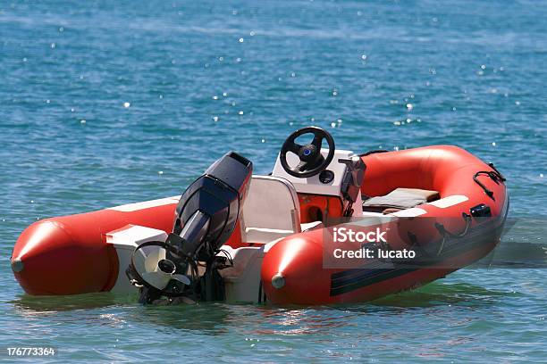 Barca Gonfiabile - Fotografie stock e altre immagini di Acqua - Acqua, Barca a motore, Canotto