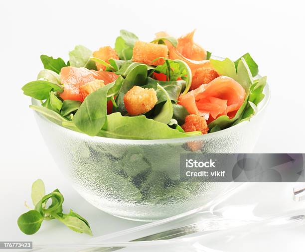 Ensalada De Salmón Foto de stock y más banco de imágenes de Cuscurro - Cuscurro, Salmón ahumado, Alimento