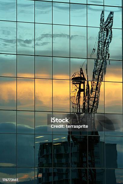 Crane Zeigt Sich Im Preis Stockfoto und mehr Bilder von Abenddämmerung - Abenddämmerung, Architektur, Außenaufnahme von Gebäuden