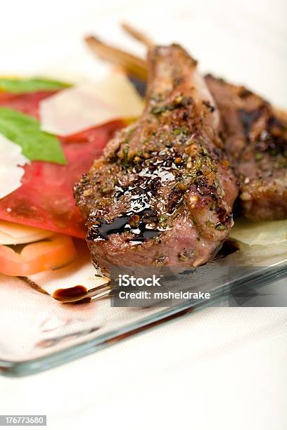 Costolette Di Agnello Su Piatto - Fotografie stock e altre immagini di Aceto - Aceto, Aceto balsamico, Antico - Vecchio stile