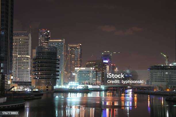 Marina De Dubai À Noite - Fotografias de stock e mais imagens de Anoitecer - Anoitecer, Ao Ar Livre, Arquitetura