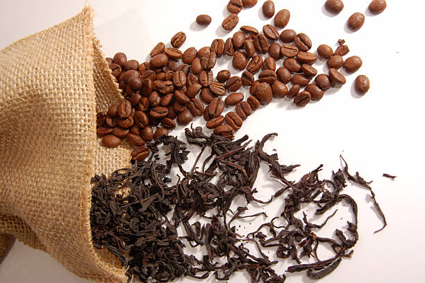чая или кофе. - coffee bag coffee bean canvas стоковые фото и изображения