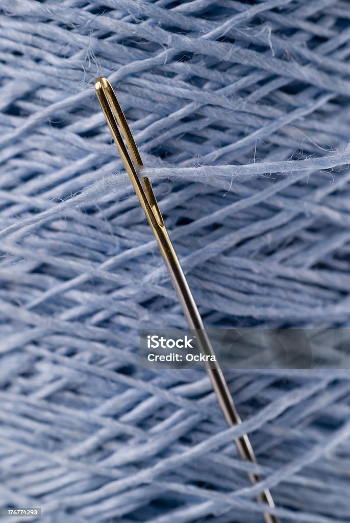 Aguja y lino de fibra - Foto de stock de Aguja - Mercería libre de derechos