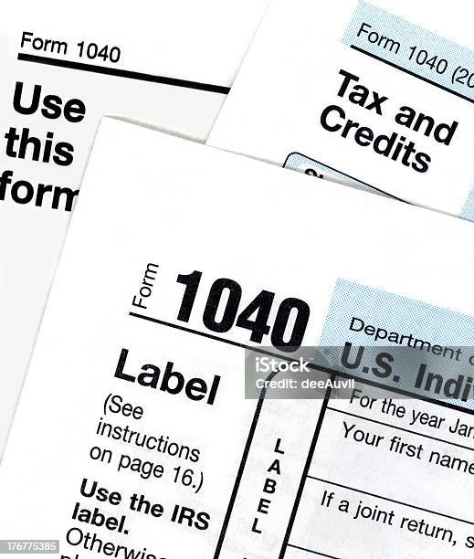 Formulário De Imposto Closeup - Fotografias de stock e mais imagens de Formulário 1040 - Formulário 1040, Formulário de Imposto, Azul