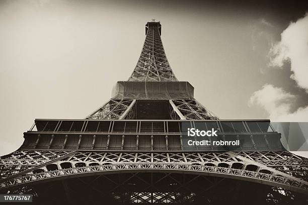 Sepia Bild Von Einer Antiken Der Eiffelturm In Paris Stockfoto und mehr Bilder von Alt