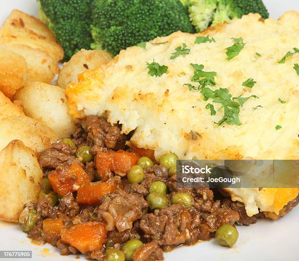 Pastores Pastel De Foto de stock y más banco de imágenes de Al horno - Al horno, Alimento, Brécol