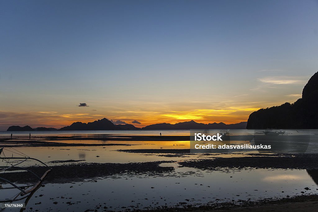 Belo pôr do sol na praia - Foto de stock de Areia royalty-free