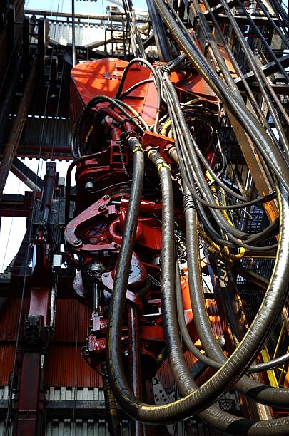 último drive en una plataforma petrolífera en el mar - hydraulic platform hose oil industry industry fotografías e imágenes de stock