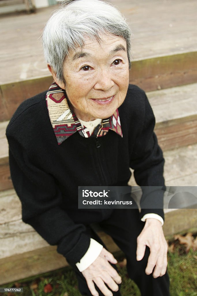 Улыбающегося Японский Grandma - Стоковые фото Азия роялти-фри