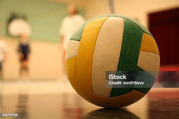 Pelota De Voleibol 003 Foto de stock y más banco de imágenes de Bomba de aire - Bomba de aire, Brazo humano, Competición