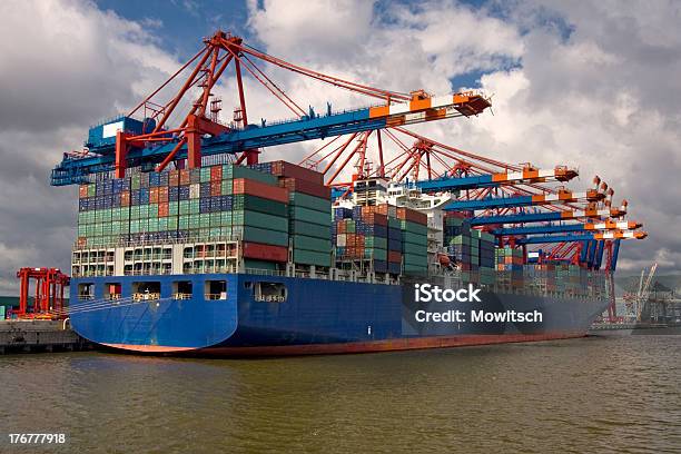 Containerschiff Foto de stock y más banco de imágenes de Hamburgo - Alemania - Hamburgo - Alemania, Puerto, Contenedor de carga