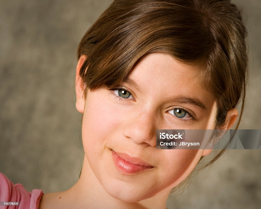 Sonriente niña Preteen - Foto de stock de 12-13 años libre de derechos