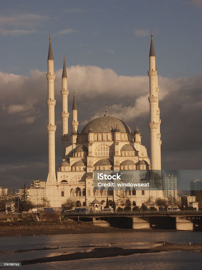 Adana Moschea all'alba - Foto stock royalty-free di Acqua