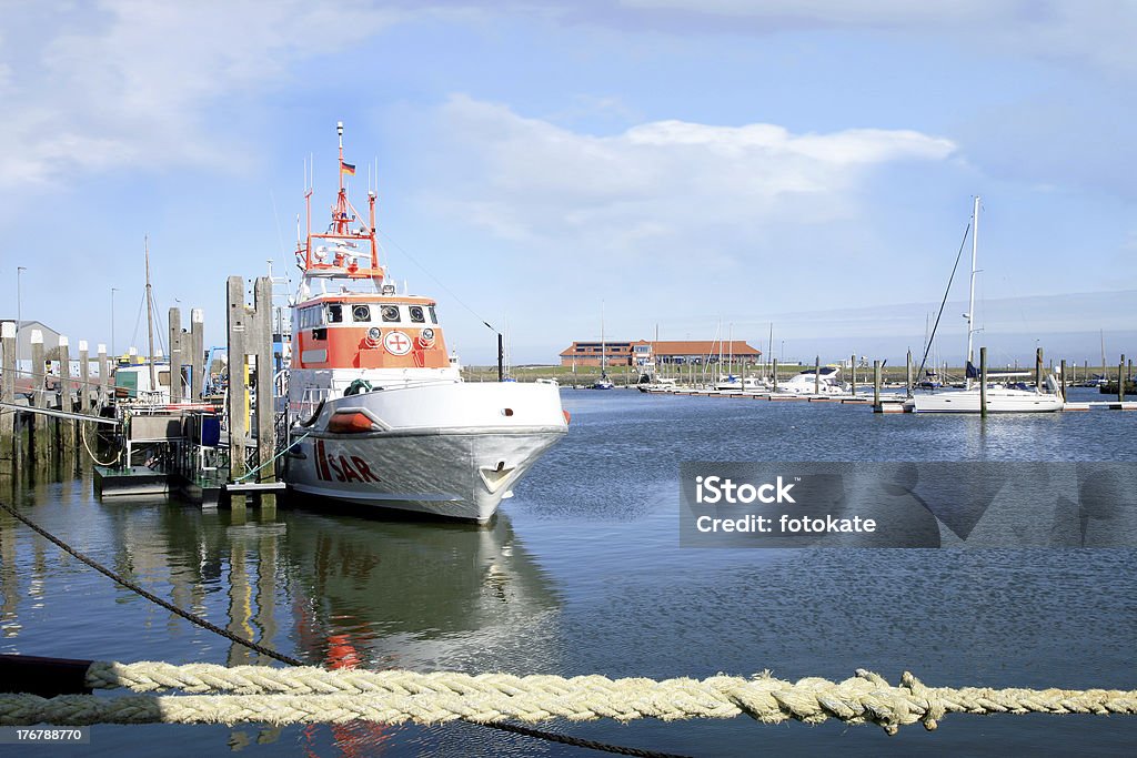 SAR barco pelo porto. Mar do Norte. - Foto de stock de Norderney royalty-free