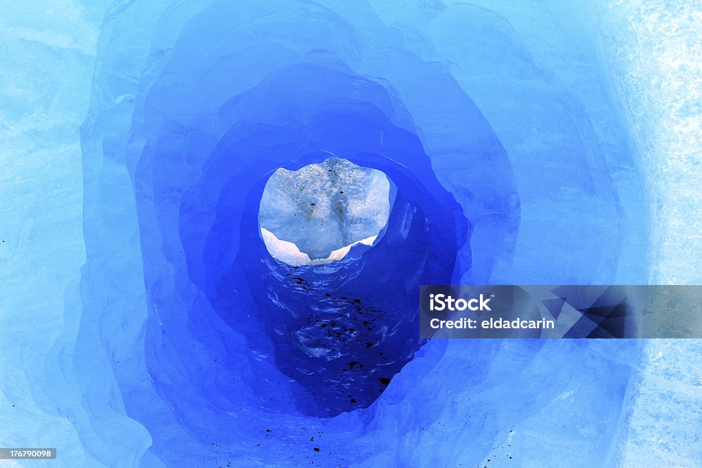Tunnel nel ghiaccio - Foto stock royalty-free di Cerchio