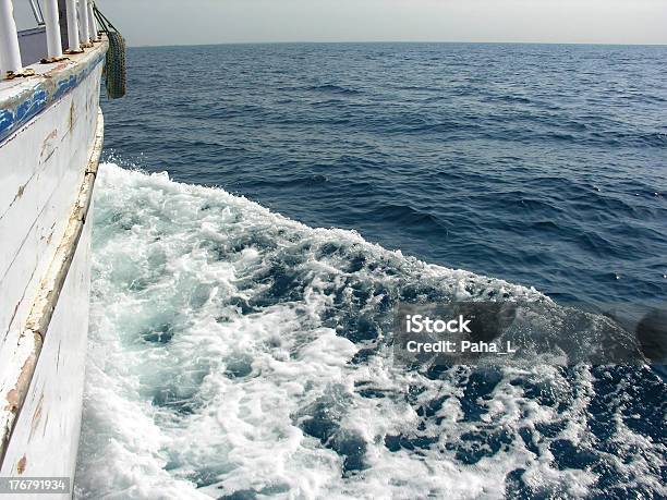 Barca Di Orizzonte - Fotografie stock e altre immagini di Acqua - Acqua, Artigianato, Asia Occidentale