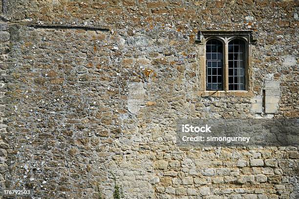 Castillo De Leeds A Fondo De Pared Pequeña Ventana Foto de stock y más banco de imágenes de Pared fortificada