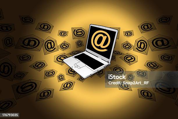 Foto de 3 D Mensagens De Email De Ouro Voando Para Laptop e mais fotos de stock de Aberto - Aberto, Acessibilidade, Atividade