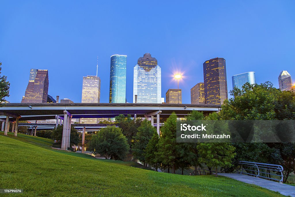 Ver en el centro de la ciudad de Houston en la tarde del bayou - Foto de stock de Houston - Texas libre de derechos