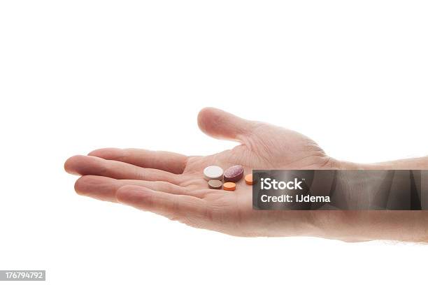 Mano Con Pillole - Fotografie stock e altre immagini di Acido acetilsalicilico - Acido acetilsalicilico, Antibiotico, Antidepressivo