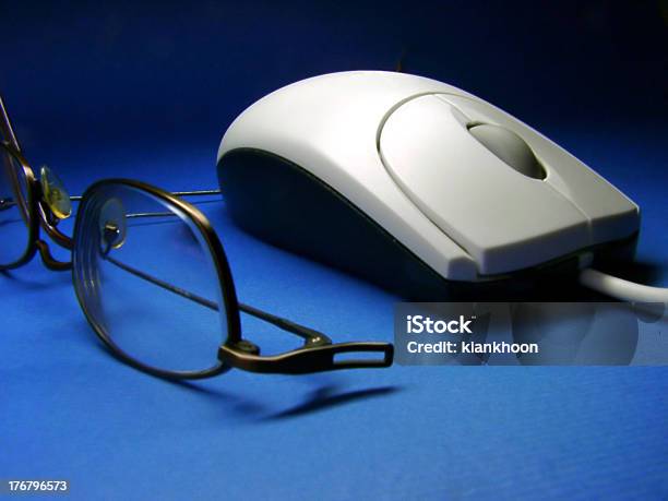 コンピューターマウス 2 青色 - めがねのストックフォトや画像を多数ご用意 - めがね, エレクトロニクス産業, オフィスビル