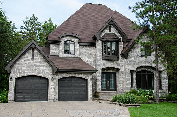 istock Curb view of a dream luxury mansion 176798651