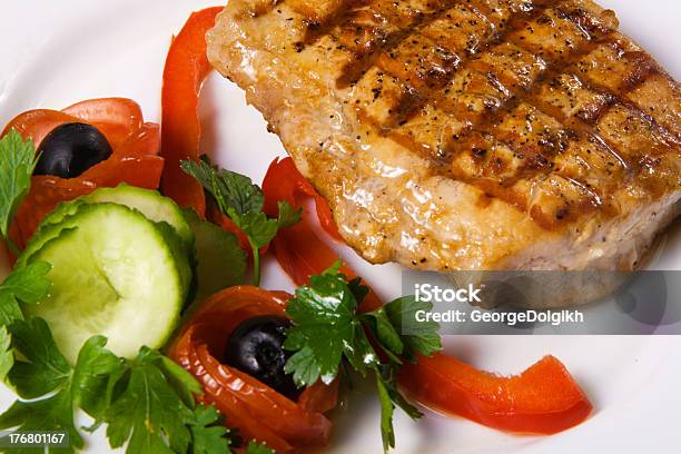 Köstliches Steak Mit Gemüse Stockfoto und mehr Bilder von Abnehmen - Abnehmen, Bildhintergrund, Blattgemüse