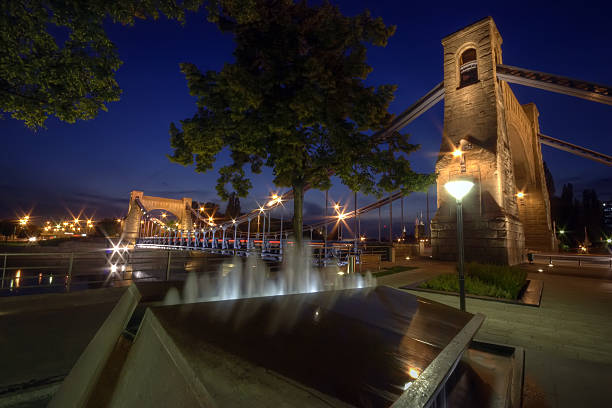 wrocław przez noc (most grunwaldzki) - wroclaw traffic night flowing zdjęcia i obrazy z banku zdjęć