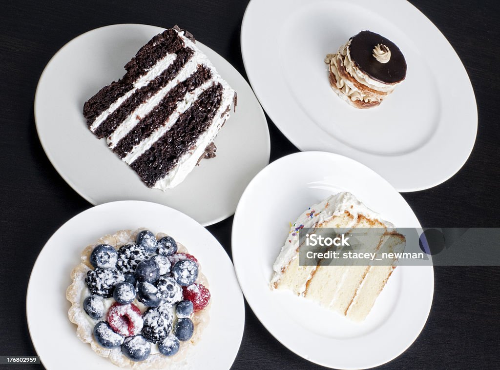 Dolci, Torte e dolci su sfondo scuro - Foto stock royalty-free di Bacca