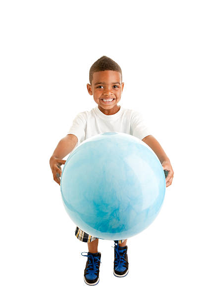 étnico menino segurando big blue ball para você - child little boys isolated standing - fotografias e filmes do acervo