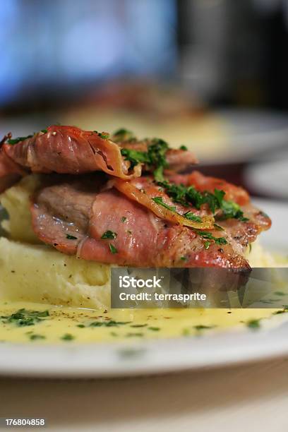 Scaloppine Mit Beure Blanc Nahe Crop Stockfoto und mehr Bilder von Bildschärfe - Bildschärfe, Cutlet, Essen am Tisch