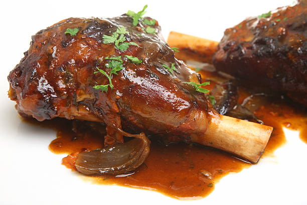 codoli di agnello arrosto - lamb shank foto e immagini stock