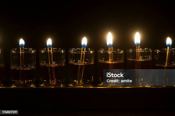 ハヌカユダヤ教のお祭りオイルメノラー - お祝いのストックフォトや画像を多数ご用意 - お祝い, イスラエル, イルミネーション