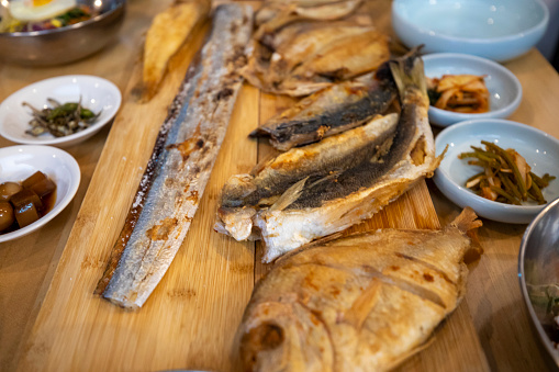This is assorted grilled fish, a delicious Korean dish.