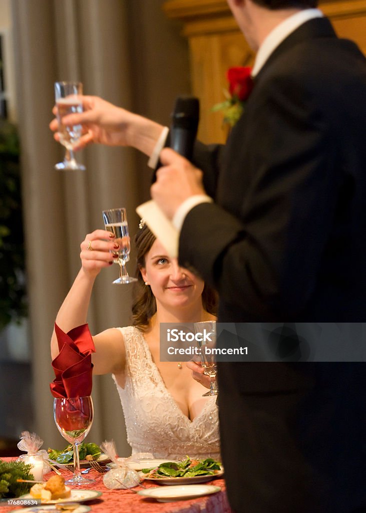 Portez un Toast pour la mariée - Photo de Boire libre de droits