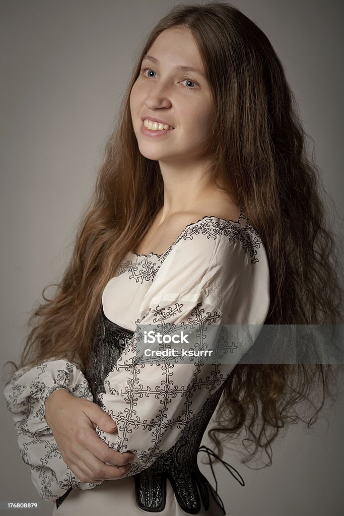 Frau in mittelalterlichen Unterwäsche - Lizenzfrei Attraktive Frau Stock-Foto