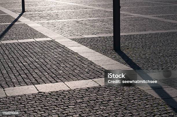 Gepflasterten Straße Landschaft Stockfoto und mehr Bilder von Gehweg - Gehweg, Mondlicht, Abenddämmerung