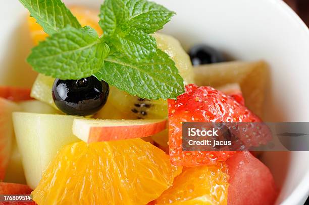 Ensalada De Frutas Foto de stock y más banco de imágenes de Alimento - Alimento, Comida sana, Comidas y bebidas