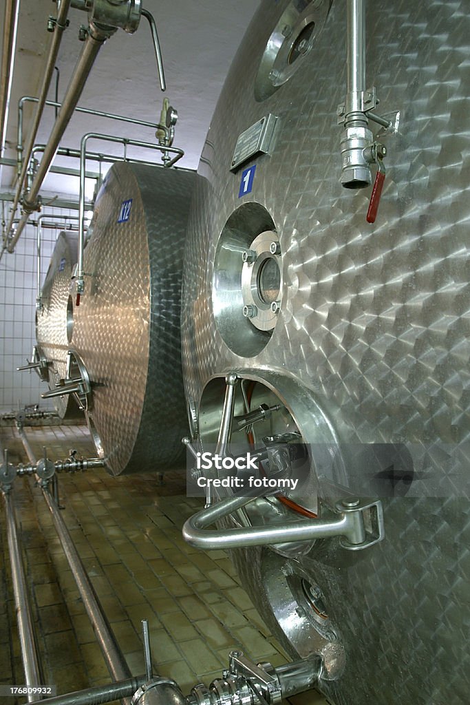 공업주 액체형 저장 탱크와 파이프 - 로열티 프리 강철 스톡 사진