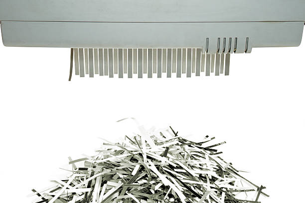 niszczarka i rozdrabniania mount - paper shredder isolated paper demolished zdjęcia i obrazy z banku zdjęć