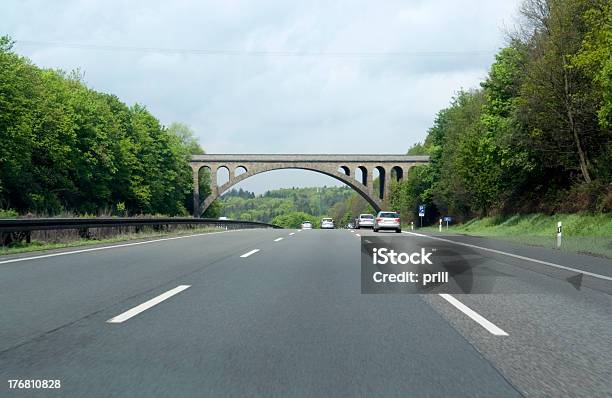 Photo libre de droit de Autoroute De Paysage À Lheure Dété banque d'images et plus d'images libres de droit de Allemagne - Allemagne, Aller de l'avant, Autoroute