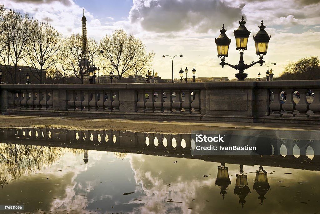 Parigi, in una pozzanghera - Foto stock royalty-free di Parigi