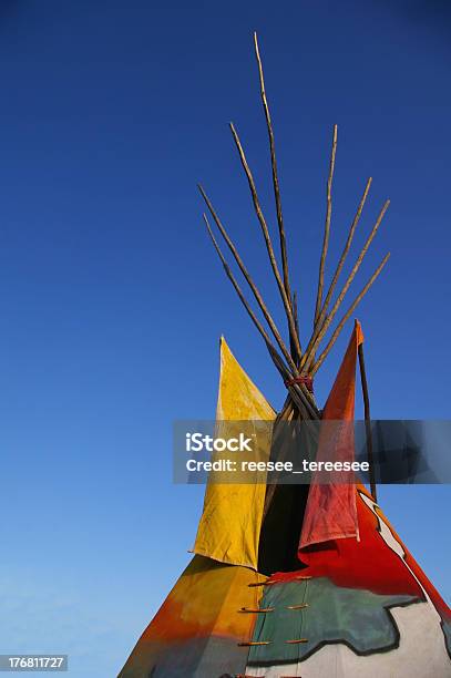 Tipi - zdjęcia stockowe i więcej obrazów Architektura - Architektura, Bez ludzi, Fotografika