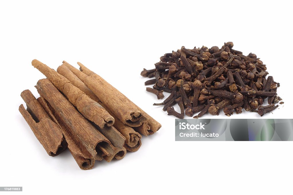 Cinnamons und Nelken - Lizenzfrei Ausbreiten Stock-Foto