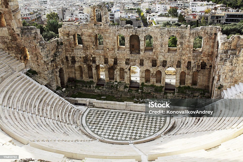 Grecia, odeón Herodes aticus es un teatro, con vista a la Acrópolis, Athen - Foto de stock de Acrópolis - Atenas libre de derechos